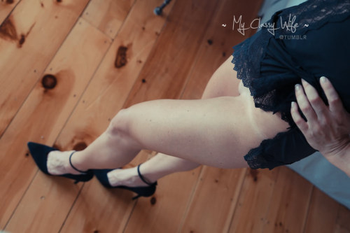 myclassywife:  Wow, loving her legs and body!