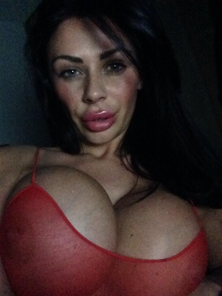 thebimbochaser:  Ree’s lips.  Ree tits.  What a bimbo. 