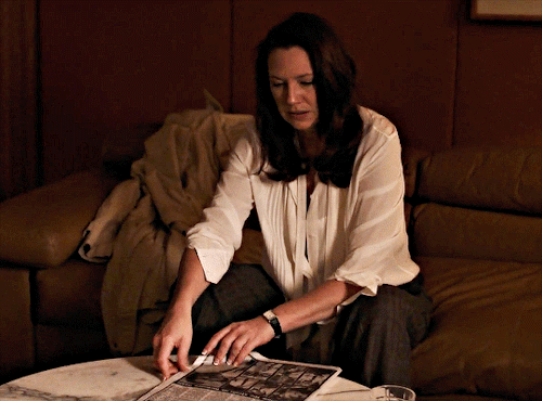 Helen + Sitting Like She Wants To Attract Women 🌈👀