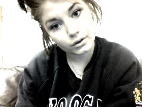 ttthea:  Mingin baby face without makeup  Love that baby face!