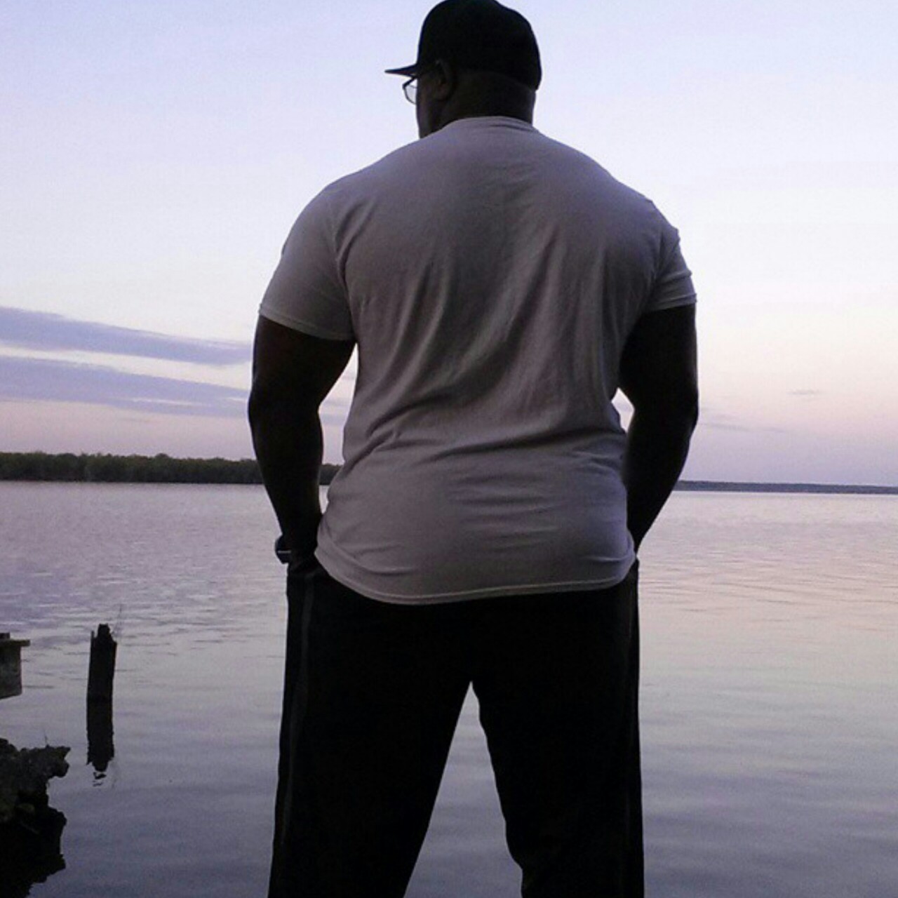 mediumrarebeef:  Big country boy!