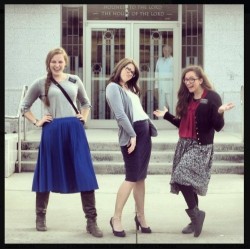 brother-jason:  TEMPLE PHOTOBOMB (you can see the LDS temple worker int he background)  Keep it sassy, ladies.Â 