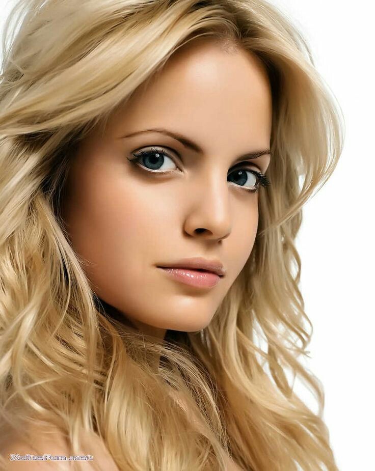 wakandausbeautiful2016may:  May 13th    Mena Suvari   American Beauty, American Pie.