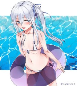 mememya:   #6月16日は響の進水日　遅刻してるし、帽子なくて髪型も弄っててもう誰かわからないけど。お祝い響描きました。