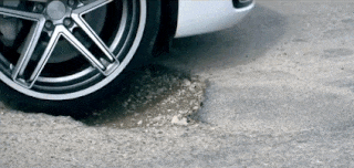finofilipino:  Acorus, el neumático que protege la llanta y simula un diámetro mayor.Cuanto más grande es la llanta, más difícil es filtrar las imperfecciones del asfalto, y más “duro” se vuelve el coche. Otro efecto secundario es que las llantas