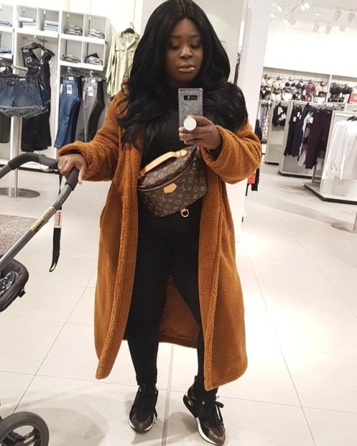 Running errands #mumlife . . . New videos live on my channel. Links in my insta stories.  ww