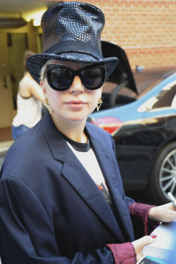 gagasgallery: Gaga leaving her hotel in Washington,