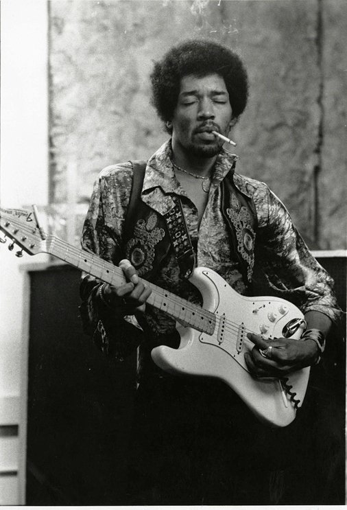 chorisarautrui: Jimi Hendrix photographié en 1969 par l’artiste Roberto Rabanne