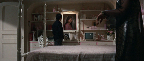 verachytilovas:THE GRADUATE (1967) dir. Mike Nicholscinematography by Robert Surtees