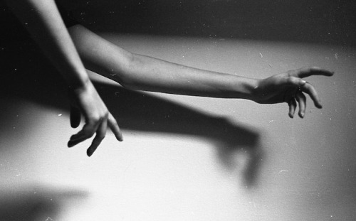 esbuk:  Reach, 2018 Emma Bell  
