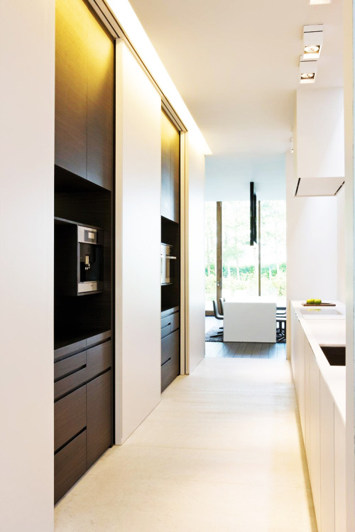 life1nmotion:  Kitchen by Minus architects with large sliding panels