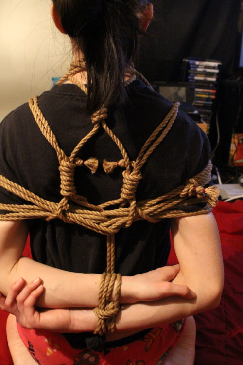 a-painful-desire:  A very weird tie but I liked how it came out. Just started with a basic chest harness and kinda just did whatever came to mind. I’m learning I’m not a huge fan of single line ties [aesthetically not pleasing to me] but I’m trying