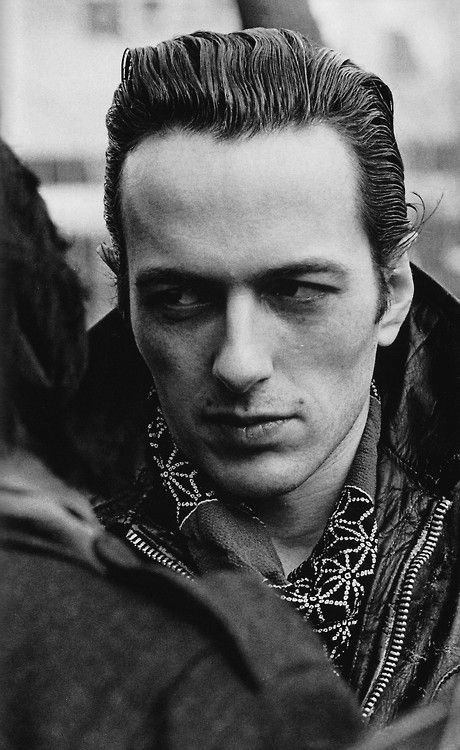 theimpossiblecool:Strummer, Tokyo, 1982.