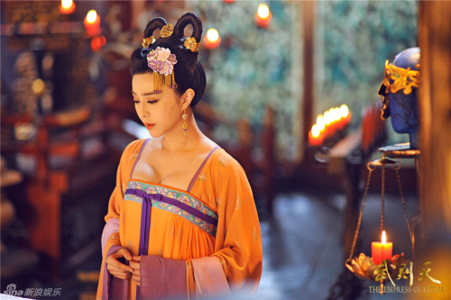 crushalltheraspberries: glorious costumes from the upcoming The Empress of China pt.2