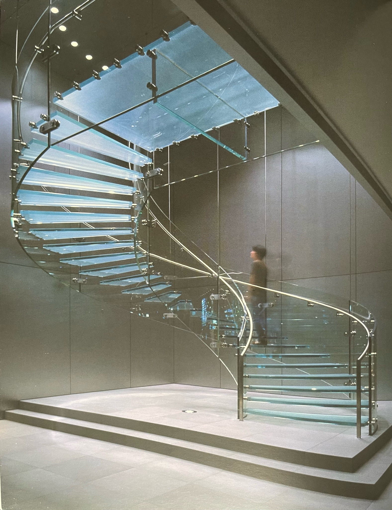 zegalba:Shinsaibashi Apple Store (2004)                                    Located: Osaka, Japan