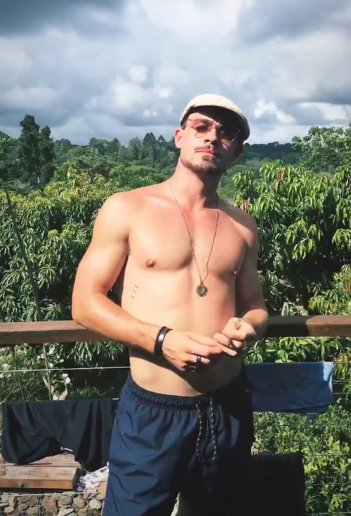 hotashellcelebmen: More here :auscaps.me/2018/01/26/dacre-montgomery-shirtless-in-instagram-