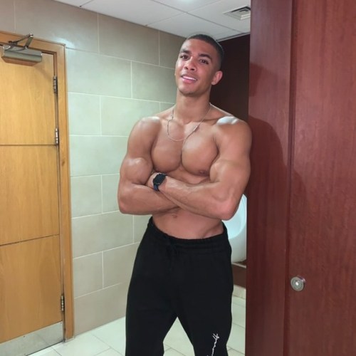 thehottestmenaround:  Addis Miller https://www.instagram.com/addismiller/