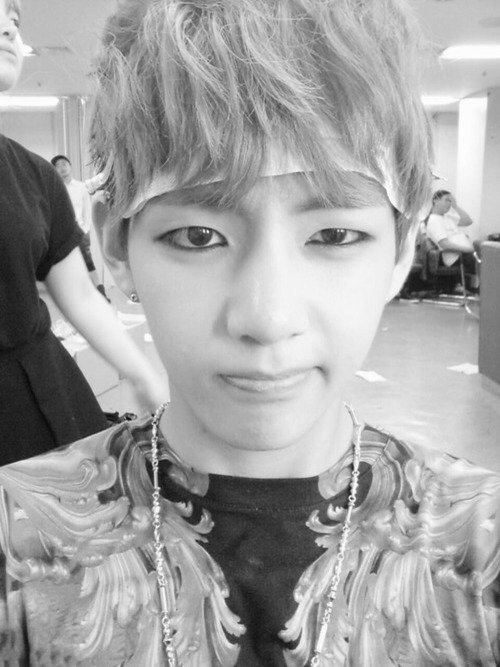 c-hunji:  BTS Selcas » V