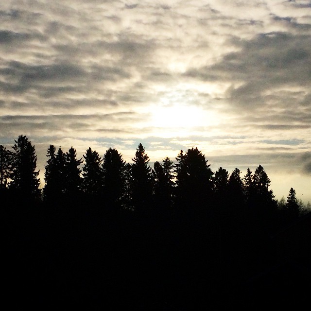 mssecretary:  Vinterlys #light #winter #clouds #sky #oslo #risløkka