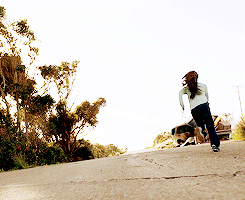 cbssupergirlgifs:smoll angel ready to save the day