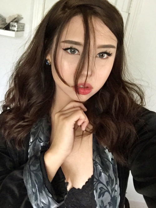 liltoasterstrudel:  Someone take qt pics of me so I’ll feel better about myself