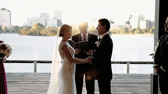 bob-belcher:Video: Flower Girl Goes Rogue in the Middle of Wedding Ceremony