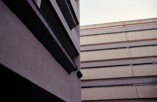 Autobahnüberbauung Schlangenbader Straße, Berlin, GermanyArchitects: Georg Heinrichs, Gerhard Krebs,