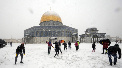 islamandart: snowfall in Middle East