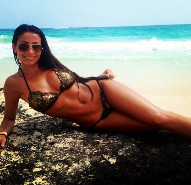 spanish-barbiee:  http://spanish-barbiee.tumblr.com 