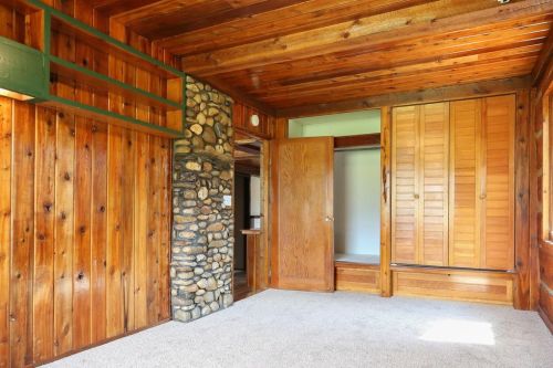 $599,900/6 br/3200 sq ft/7.75 acresbasically a compoundFlorence, MT