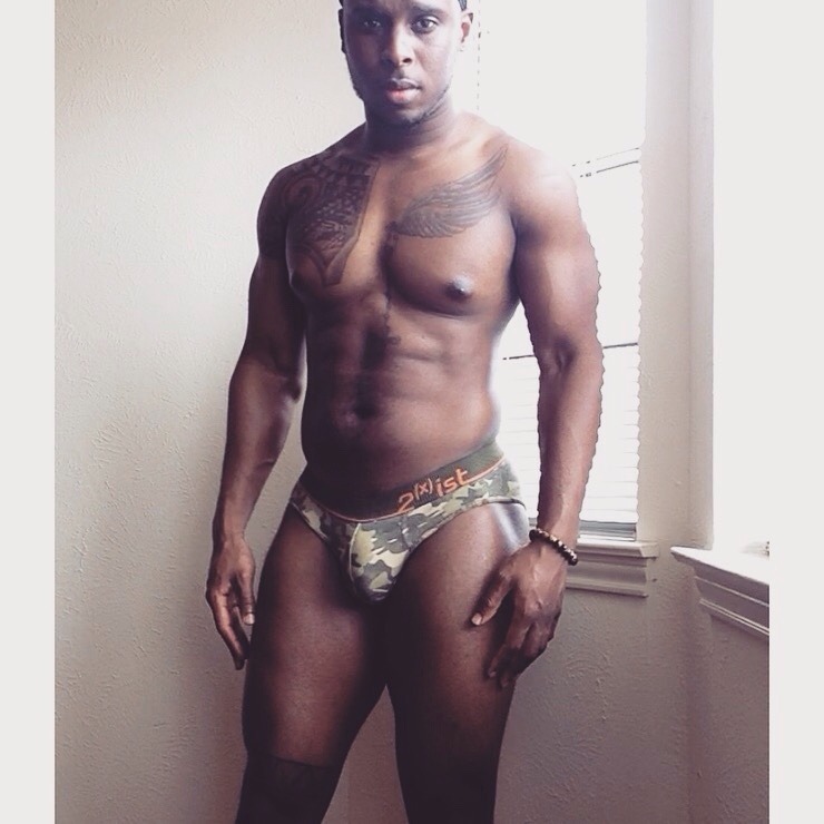 dakoollife:  industrykings:    Ass Fat! And he got a big dick
