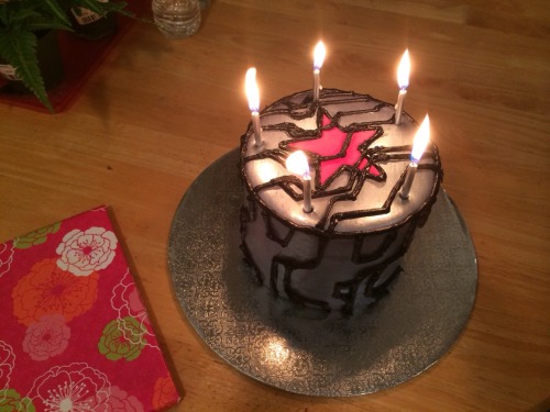 elegantfeatherduster:moonriot made me the coolest fuckin’ cake for my birthday today!