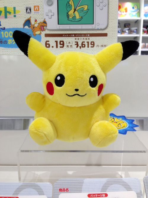 zombiemiki:  Pikachu pokedoll helping to advertise for the new 3DS Pokemon art game, Art Academy. 
