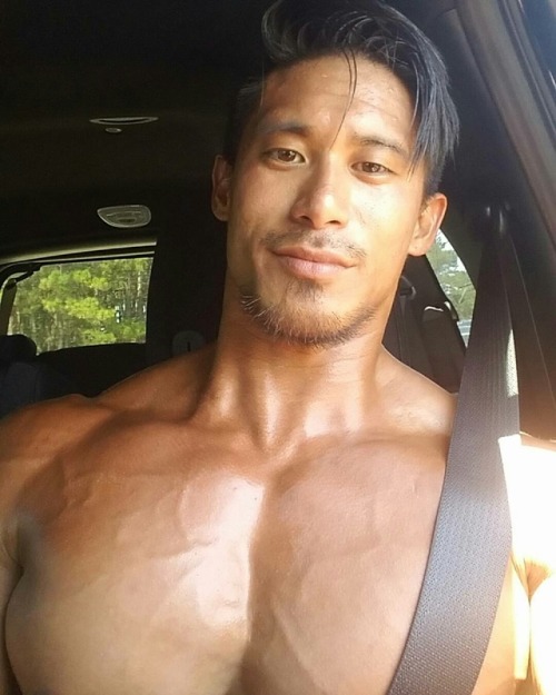 Mostly muscleasian and musclemen with skimpy poser