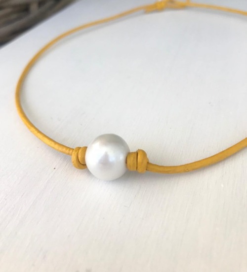 Excited to share the latest addition to my #etsyshop #etsy #choker #jewelry #bridesmaids #pearlchoke