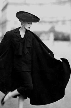 elsaschrader:  Dovima wearing a cape by Lanvin