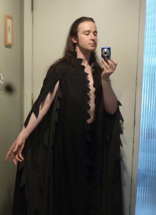 vinceaddams: I made this robe thingy for Halloween in 2016 but I didn’t finish it in time and 