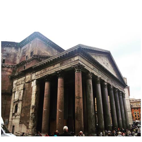 pintoquiff:The Pantheon. #streetphotography #streetphoto #lookingup #italy #italia #roma #rome #iger