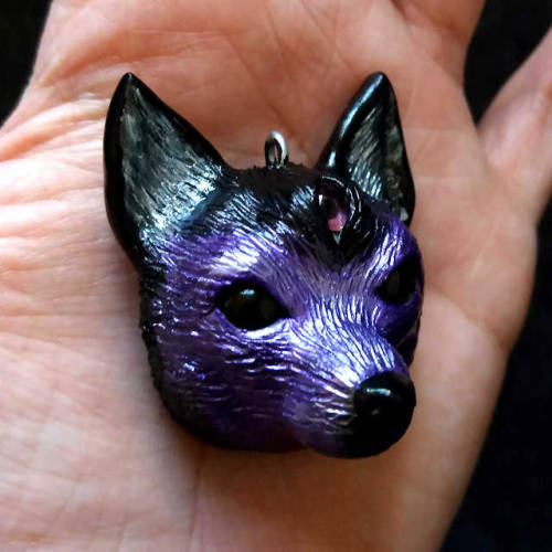 For once I tried sculpting a creature pendant with no reference picture. Here I present you a dog x 