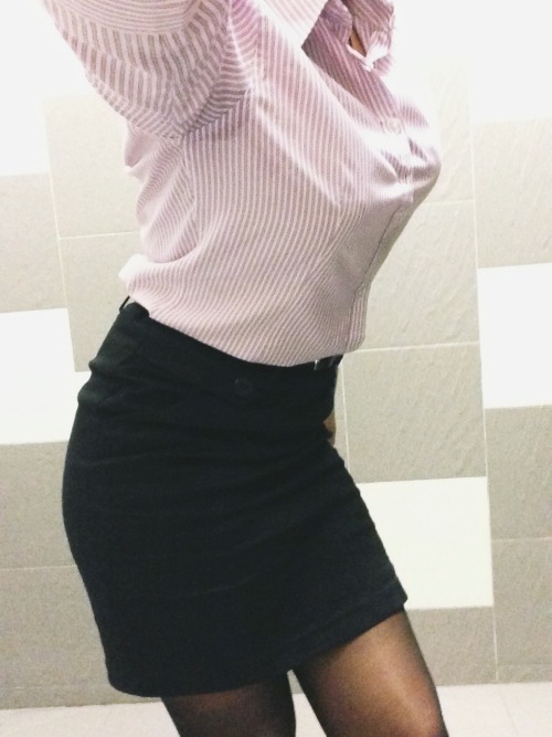 uncollaredkitten:  Got tights now too, hehe :D tonight was the full dress/preview. Quite terrible bu