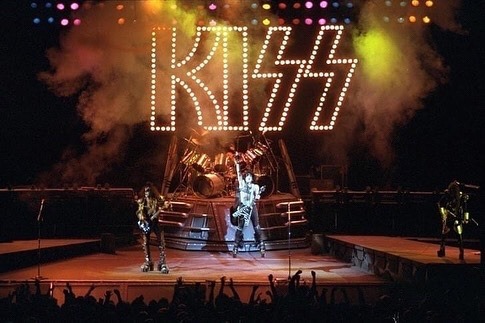 Posted @withregram • @acefrehleysshadow #Kisstory January 20, 1983Rochester, NY 🇺🇸Community War MemorialPromoter: John Scherr PresentsOther act(s): Night RangerReported audience: 4,267 / 4,900 (87.08%)Set list(s):Creatures of the NightDetroit