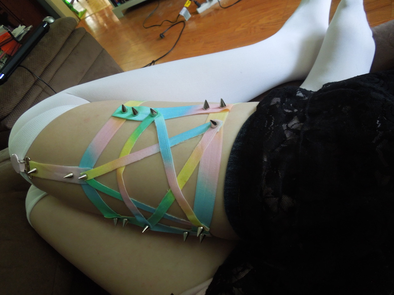 kitkat-kitsune:  My Garter from FragilePony came today ♥  I’m in love, I would