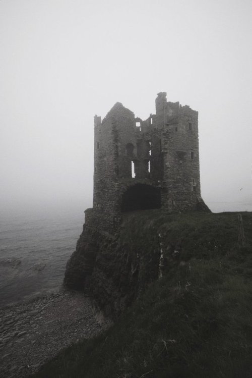 asiwaswalkingallalone - Keiss Castle by SkylerBrown