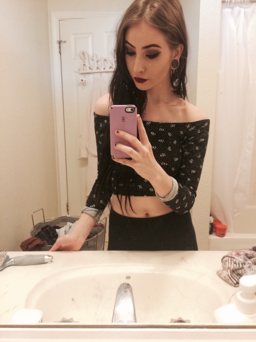 oceansandalleys:  Dirty mirror marks. 👀