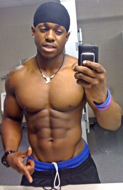 aniwontstop: musclegalore:  topjerzee:  Topjerzee.tumblr.com  wow, hot body and a cutie  Delicious 