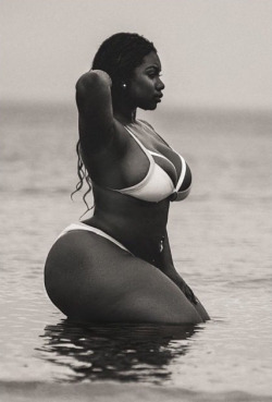 worldsbaddest: girlsandlandscape:  Aniquae