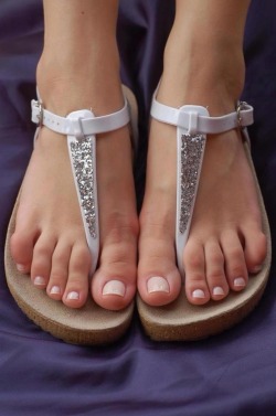 wifeshotfeet:  Naked pretty toes