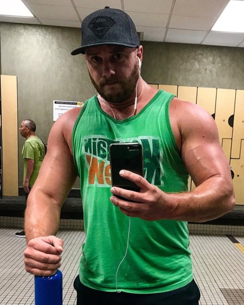 bubbabear-and-daddycubby:Beast mode gym time before we leave for camping! Goodbye city, Hello Mother