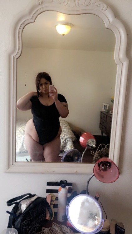 littleyellowspider:  littleyellowspider:  Thigh appreciation post  I think these are my fav pix of me ever 
