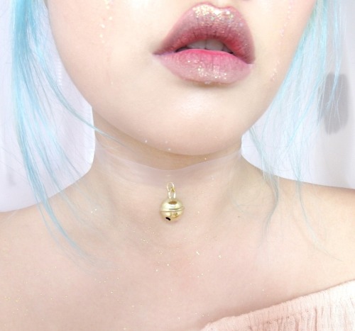 michellemoe:  Transparent plastic kitty choker   Shop Alienmoé 